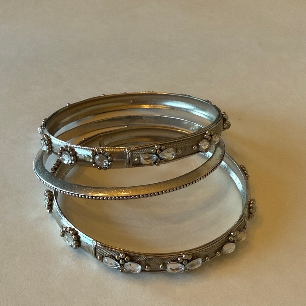 Elegant Silver Tone Rhinestone Embellished Bangle Bracelet Set